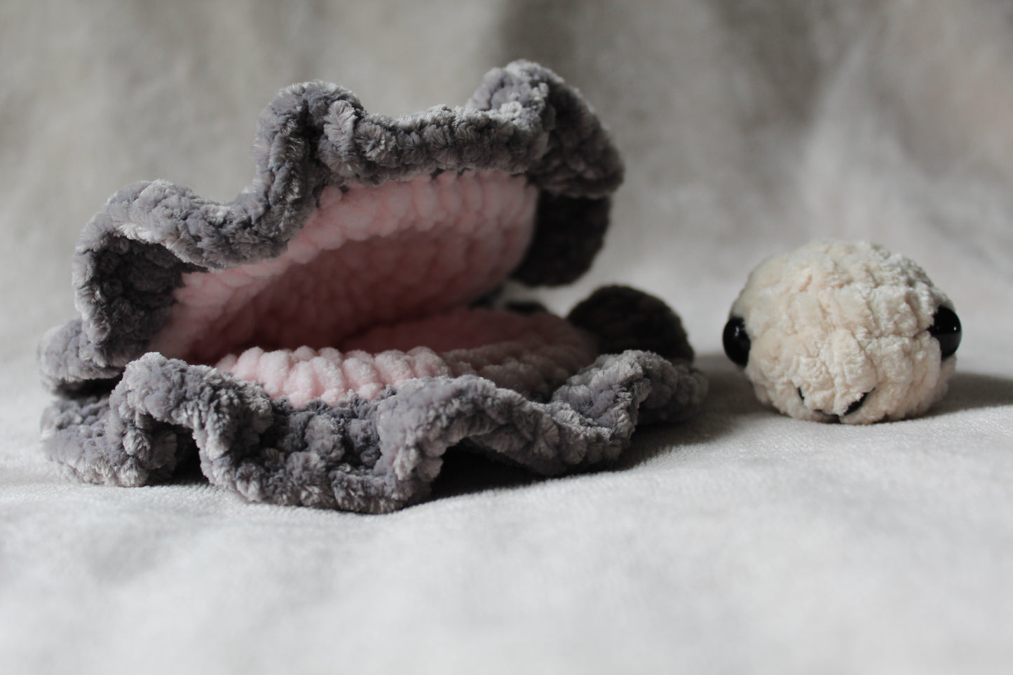Crochet Pattern Clam with Pearl