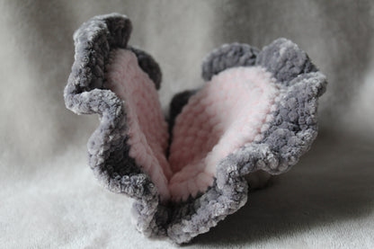 Crochet Pattern Clam with Pearl
