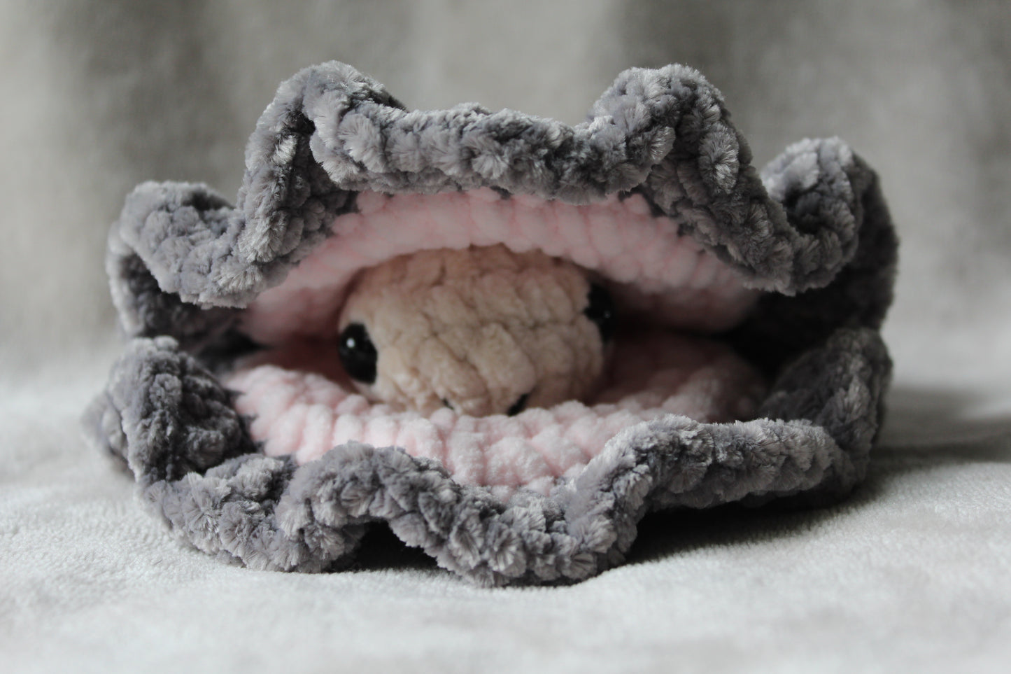 Crochet Pattern Clam with Pearl