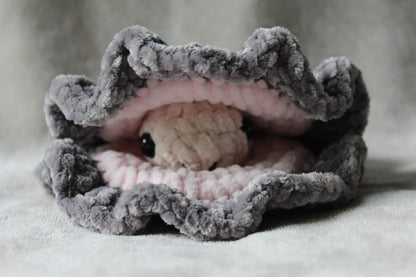 Crochet Pattern Clam with Pearl
