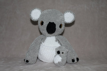 Crochet Pattern for a Koala and Baby
